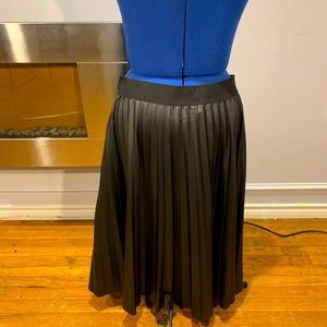 Pleather pleated skirt with elastic waist, professional and sexy size 16/18